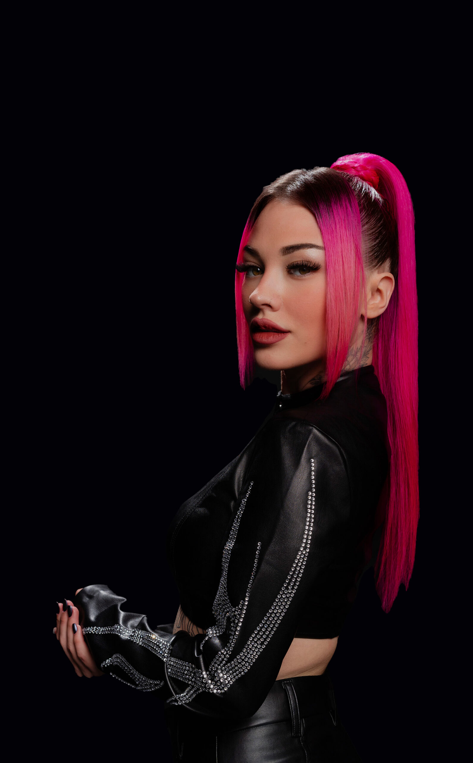 Brenda Serna Perfil izquierdo